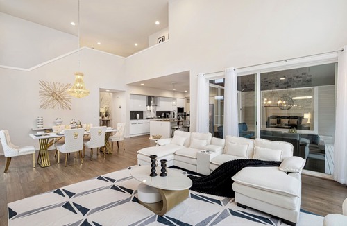 Maple Valley House | MP4: Luxurious Villa w pet shower