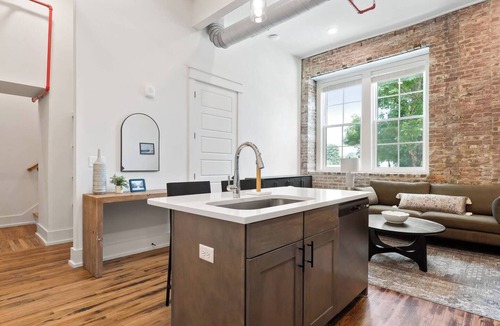 McMinnville Condo | Mr. Blue`s Suite