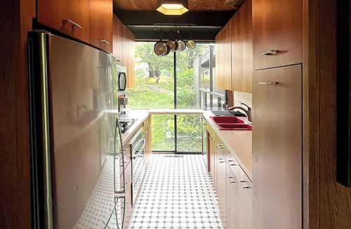 Lincoln House | Mr. Swanky Mid Modern Century/5 Decks/190" 4K Screen