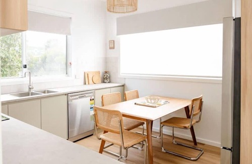 Port Campbell House | Mrs Darcys cottage Su