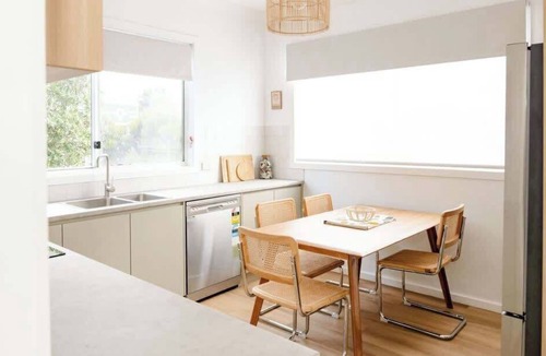 Port Campbell House | Mrs Darcys cottage Su