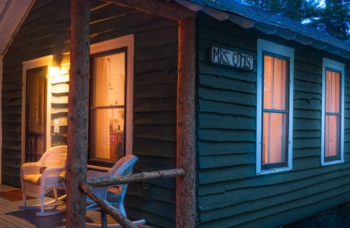 Meacham Cabin | Mrs. Otis's Cabin with Woodland View