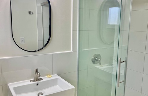 Starkville Hotel | MSU Boutique Hotel w Kitchenette, Escape Ordinary—Stay Far Out