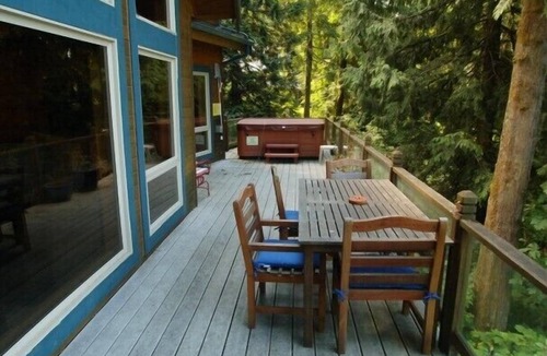 Maple Falls House | Mt. Baker Lodging Cabin 7 – Sleeps 8!