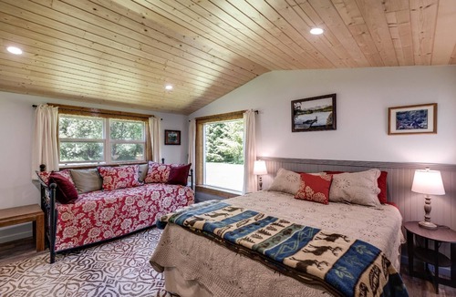 Maple Falls House | Mt. Baker Lodging Cabin 71 – SLEEPS 4!