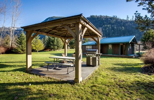 Maple Falls House | Mt. Baker Lodging Cabin 71 – SLEEPS 4!