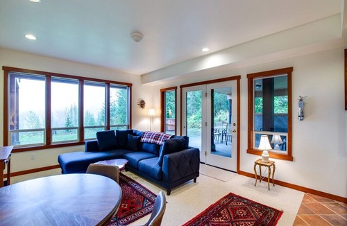 Whatcom County Apartment | Mt. Baker Lodging Ensuite 15 - Sleeps 6!