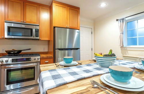 Warnick Cabin | Mt Baker Ski Base: Fast Wi-Fi & Comfy Living Areas