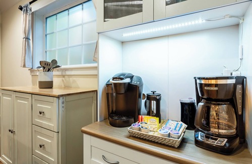 Warnick Cabin | Mt Baker Ski Base: Fast Wi-Fi & Comfy Living Areas