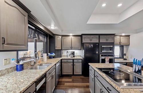 Oak Harbor House | Mt. Baker View * Harbor * King Bed * Fire Pit!