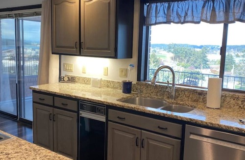 Oak Harbor House | Mt. Baker View * Harbor * King Bed * Fire Pit!