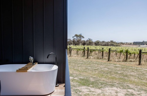 Waurn Ponds Bed & Breakfast | Mt Duneed Estate Winery
