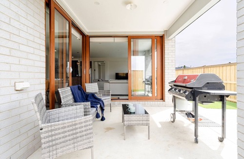 Mount Duneed House | Mt Duneed Retreat - Sleeps 10