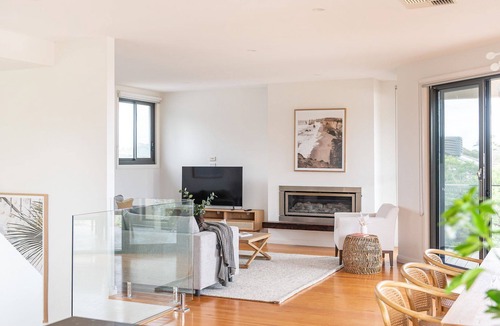 Mount Eliza House | Mt Eliza Manor Pool Spa Views