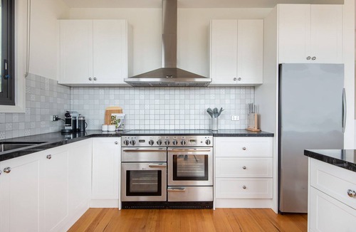 Mount Eliza House | Mt Eliza Manor Pool Spa Views