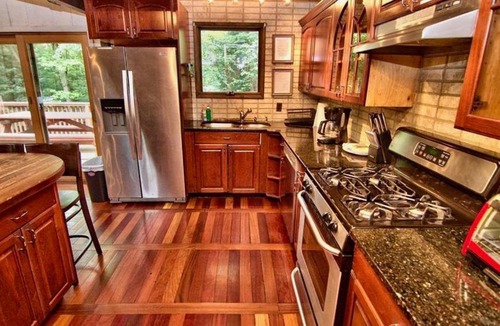 Pocono Pines Ski Chalet | Mt. Maplewood Split Lodge