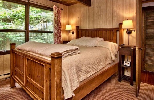 Pocono Pines Ski Chalet | Mt. Maplewood Split Lodge