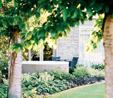 Lowburn Bed & Breakfast | Mt Michael Lodge