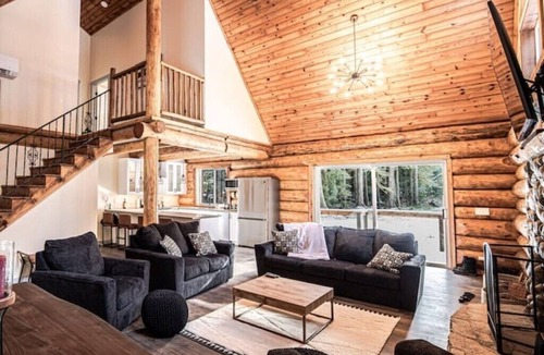 Verlot Cabin | Mt Pilchuck View Cedar's Cabin