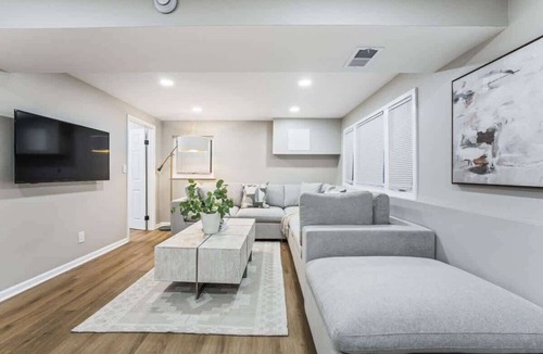 Prospect Heights House | Mt. Prospect 4BR Haven Awaits
