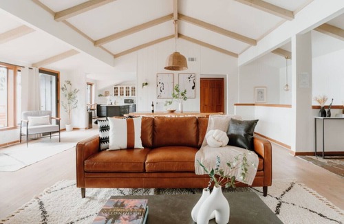 Maple Heights-Lake Desire House | Mt Rainier Lakefront · Hot Tub · Kayaks · Sleep 11