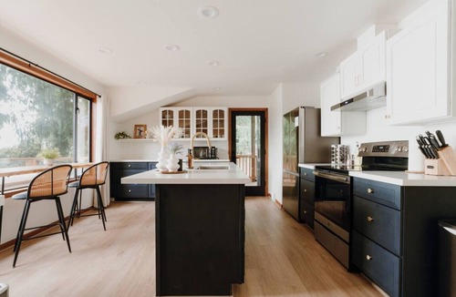 Maple Heights-Lake Desire House | Mt Rainier Lakefront · Hot Tub · Kayaks · Sleep 11