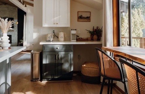 Maple Heights-Lake Desire House | Mt Rainier Lakefront · Hot Tub · Kayaks · Sleep 11