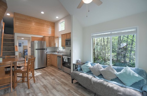 Packwood Cottage | Mt Rainier Riverfront Tiny Home in Packwood - White Pass Basecamp - AC - EV Plug