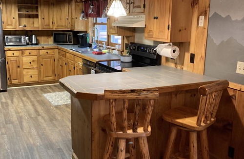 Goshen Cabin | Mt Sunapee Spacious Log Cabin