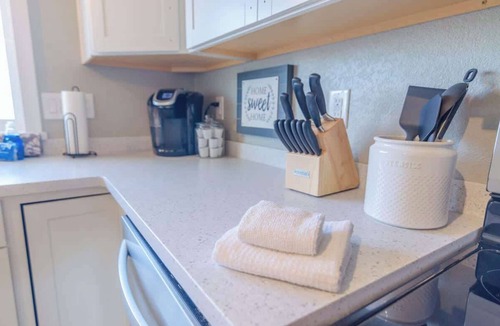 Palmer Bed & Breakfast | Mt. Views Downtown Walkable Kitchen Laundry!