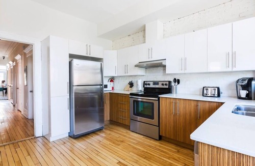 Mile End Apartment | MTLVR #08 | 10 min to downtown, terrace, A/C