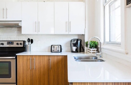 Mile End Apartment | MTLVR #08 | 10 min to downtown, terrace, A/C