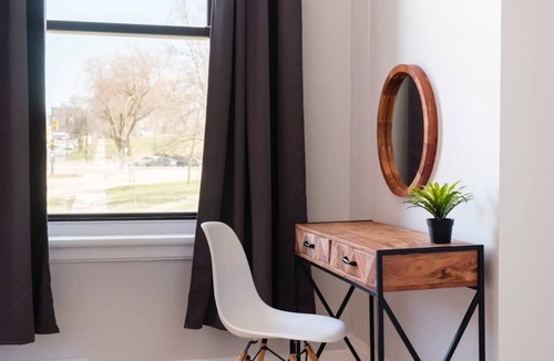 Plateau Mont Royal Apartment | MTLVR #16 | Mountain and city view, sleeps 12