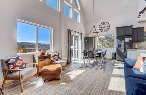 Rainbow Valley Cabin | MTN Cabin, Peaceful Getaway, Breathtaking Views!