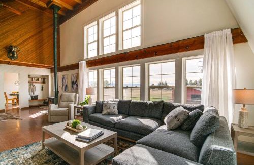 Lakeview House | Mtn & Golf Course View: Oregon Outback Getaway!