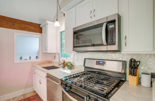 Nellysford Cottage | Mtn & Lake Views: Serene Wintergreen Resort Escape