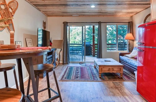Green Mountain Falls Apartment | MTN Town Escape the Fox Den, 1 Bdrm luxury Apt
