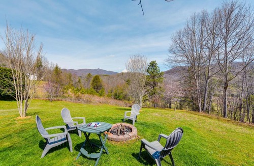 Balsam Grove Apartment | Mtn-View Balsam Grove Getaway with Fire Pit!