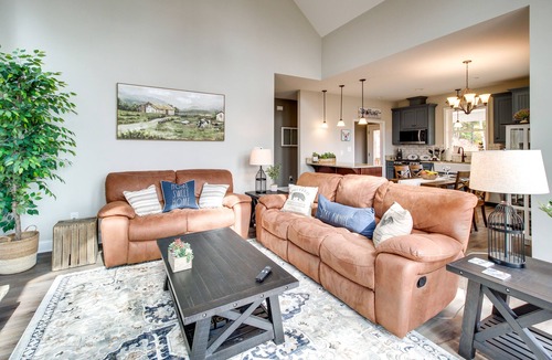 Ellijay Cottage | Mtn‑View Cabin w/Game Room, Hot Tub & Fire Pit