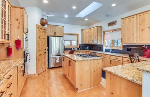 Georgetown House | Mtn-View Cabin w/Private Hot Tub in Georgetown!