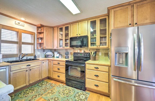 Charter Hills House | Mtn-View Cabin w/Deck, 2 Mi to Beech Mtn Slopes!