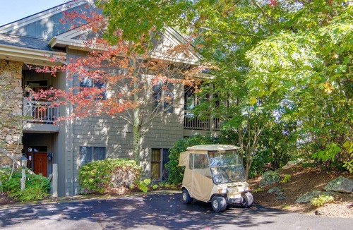 Mountain Air Condo | Mtn-View Condo w/Screened Porch in Burnsville!