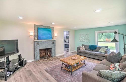 Baring House | Mtn-View Deck and Fire Pit Modern Gold Bar Escape