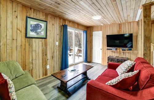 Long Eddy House | Mtn-View Deck & Grill: Creekside Catskills Cabin!