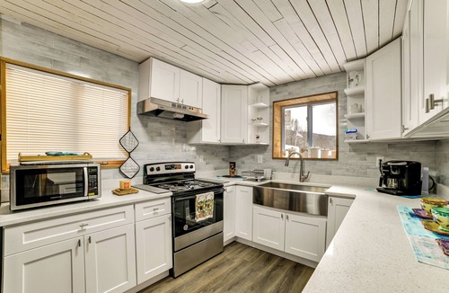 Long Eddy Cabin | Mtn-View Deck & Grill: Creekside Catskills Cabin!