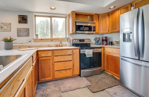 Republic House | Mtn-View Getaway w/Spacious Deck in Republic!