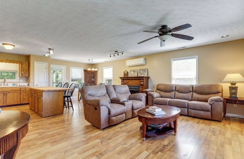 Mohawk House | Mtn View & On-Site Trails! Rural Bybee Retreat