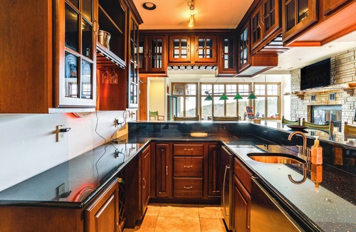 Fairfield Bay House | Mtn-View Shirley Pool House: Pets Welcome!