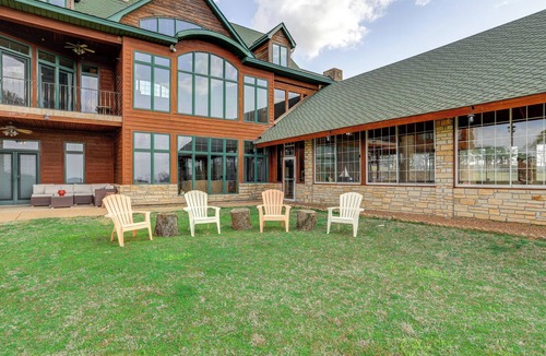 Fairfield Bay House | Mtn-View Shirley Pool House: Pets Welcome!