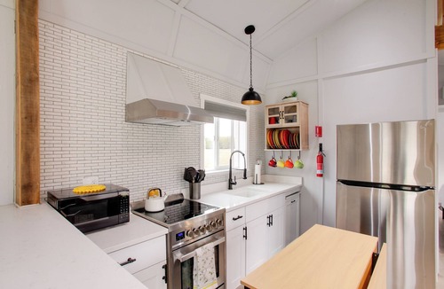 Athol Apartment | Mtn-View Studio 4 Mi to Farragut State Park!